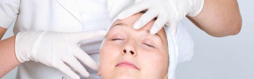 doctor pointing and showing something on patient face